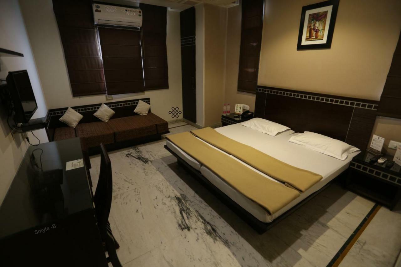 Smyle Inn - Best Value Hotel Near New Delhi Station Exterior photo